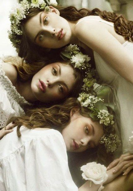 Fairy Photoshoot, Sisters Photoshoot, Chicken Dip, Three Women, Fantasy Photography, Shooting Photo, White Dresses, Buffalo Chicken, Photography Inspo