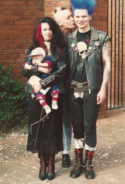 "My parents on their wedding day." - Imgur Tacky Wedding, Goth Culture, Punk Wedding, Skinhead Fashion, Punk Boy, 70s Punk, Inspiration Pics, 80s Punk, Punk Culture