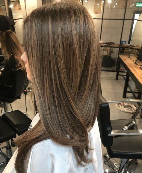 Balayage Straight Hair, Rambut Brunette, Black Hair Balayage, Honey Brown Hair, Brown Hair Looks, Brown Hair Inspo, Brunette Hair With Highlights, Hair Streaks, Brown Hair Balayage