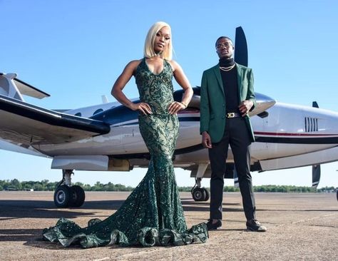 Emerald Green Prom Dress Black Couple, Emerald Green Prom Couple Black, Green Prom Dress Black Couple, Green Prom Black Couple, Prom Outfits For Couples Black, Green And Black Prom Couple, Emerald Prom Couple, Emerald Green Couple Outfits, Green Prom Couple Outfit