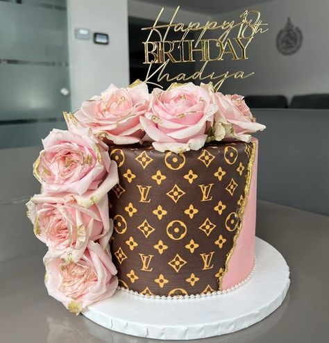 Boujie Birthday Cake, Lv Cake Designs Birthday, Lv Birthday Cake For Women, Designer Cakes Birthday, Pink Louis Vuitton Cake, Designer Cakes For Women, Extravagant Cakes, Designer Birthday Cakes For Women, Designer Birthday Cake