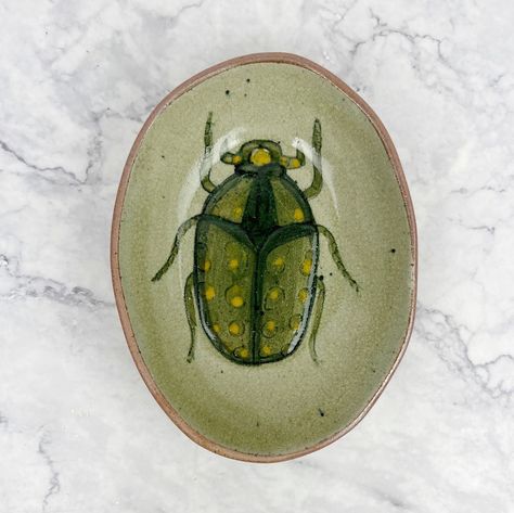 Beetle Decor, Ceramic Insects, Bug Pottery, Ceramics Easy, Whimsical Ceramics, Pottery Bowl Painting, Useful Ceramics Ideas, Simple Ceramic Projects, Easy Pottery