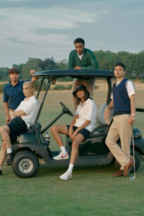 Golf Buggy Aesthetic, Group Golf Poses Photo Ideas, Golf Photoshoot Photo Ideas, Golf Course Photoshoot, Golf Course Aesthetic, Golf Shoot, Mode Tennis, Country Club Aesthetic, Athleisure Inspiration