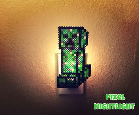 Creeper Nightlight Minecraft Beads, Perler Creations, Creeper Minecraft, Minecraft Steve, Diy Minecraft, Pearl Beads Pattern, Minecraft Room, Perler Bead Templates, Chalk Bags