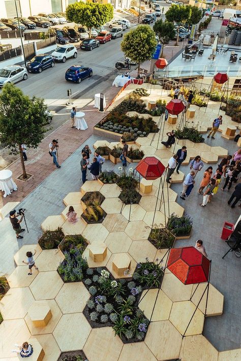 This urban garden, named Zighizaghi, is a multi-sensory garden made of two levels, a horizontal level, the hexagonal floor and seating area, and a vertical level, the lighting and sound systems. There's also numerous plants included in the design, like lemon trees and lavender. Villa Architecture, Pocket Park, Urban Landscape Design, Public Space Design, Desain Lanskap, Sensory Garden, Best Architects, Landscape Architecture Design, Have Inspiration