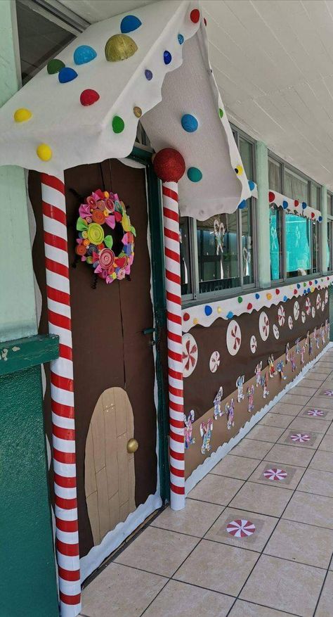 Santas Workshop Door Decoration, Deck The Halls School Ideas, Christmas Door Decorations For School Contest, School Hallway Decorations, Christmas Hallway, Dorm Door Decorations, Door Decorations Classroom Christmas, Classroom Christmas Decorations, Coastal Curtains