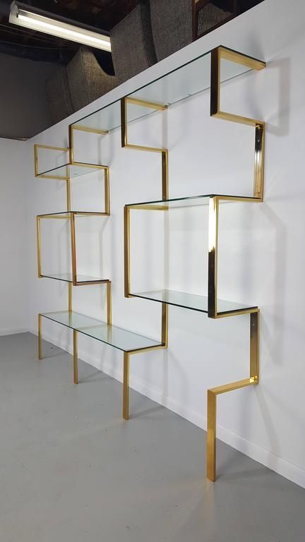 Brass Etagere, Salon Interior Design Ideas, Glass Shelves In Bathroom, Glass Shelves Decor, Store Design Boutique, Smart Tiles, Interior Design Books, Store Interiors, Salon Interior Design