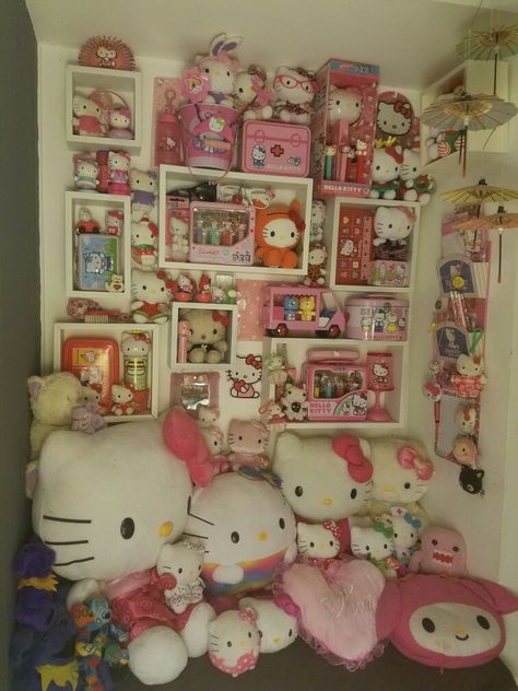 Hello Kitty Display, Hello Kitty Grunge Room, Sanrio Collection, Hello Kitty Play Room, Hello Kitty And Friends Room Decor, Grunge Room Ideas, Pbteen Hello Kitty, Toy Collection Room, Hello Kitty Cat Interior