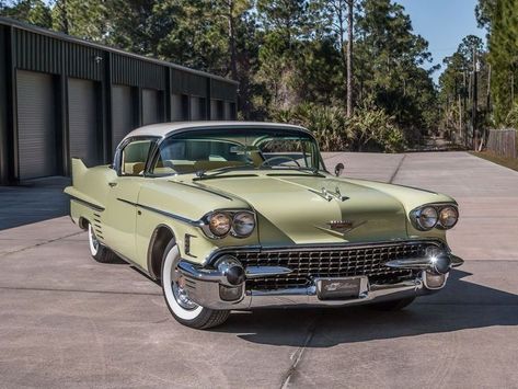 1950s Cars, Austin Martin, Vintage Cars 1950s, Automobile Design, 1950s Car, Cadillac Coupe Deville, Welding Rigs, Classic Cadillac, Carros Vintage