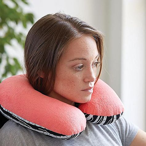 Have pillow, will travel. For your next trip, travel in style with your own cozy, little, handmade neck pillow. Follow these simple steps to learn how to sew this DIY project today! Travel Pillow Diy, Neck Pillow Pattern, Homemade Pillows, Travel Neck Pillow, Small Sewing, Neck Pillow Travel, Sewing Pillows, Diy Travel, Small Sewing Projects