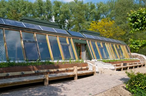 Yurt Homestead, Commune Living, Maison Earthship, Earthship Design, Earth Ships, Earthship Biotecture, Earth Ship, Eco Houses, Earth Sheltered Homes