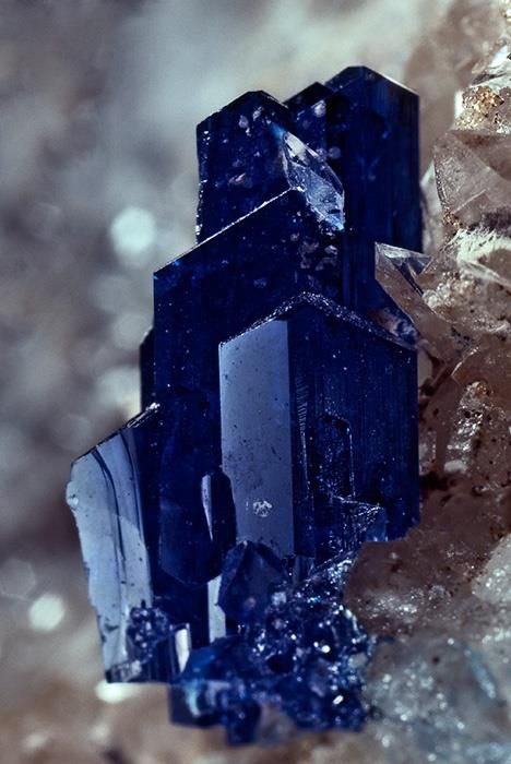 Up Close & Personal With this Blue Linarite Specimen which is a combined copper lead sulfate hydroxide ... which translates into plain English as being a stunning blue crystal that forms by the oxidisation of Galena, Chalcopyrite and other copper sulfides. #crystaleyecandy Pretty Rocks, Beautiful Rocks, Mineral Stone, Minerals And Gemstones, Rocks And Gems, Precious Gems, Gems And Minerals, Crystal Gems, Stone Rocks