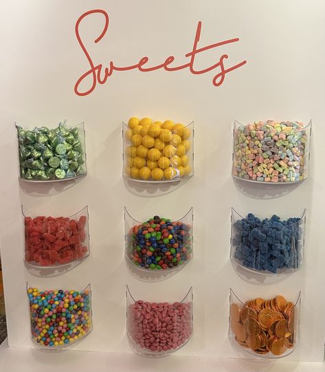 Candy Wall Display, Candy Storage Ideas, Treat Wall, Groovy Wedding, Candy Corner, Hello 2025, Candy Wall, Sweets Bar, Stand Feria