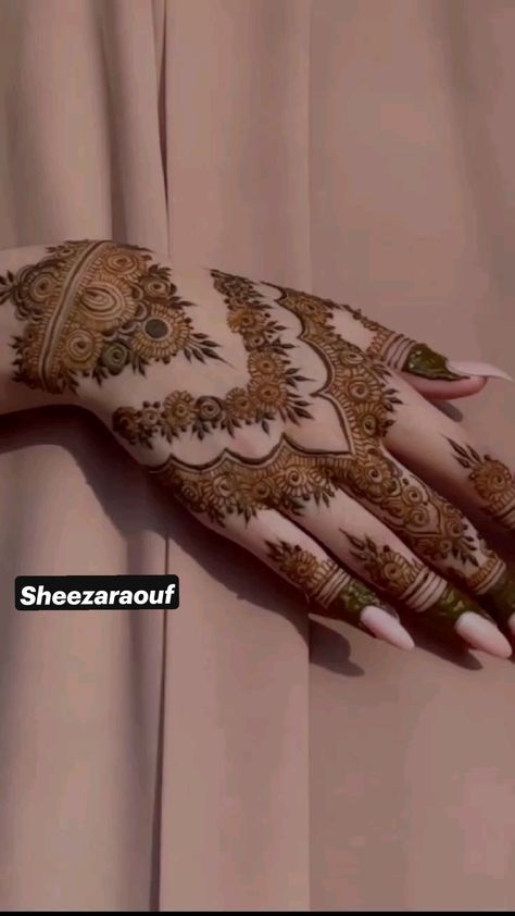 Aesthetic Mahendiii Design, Mahendiii Design Back Hand, Mehndi Designs Kafif, Back Mahendiii Design, Kafif Design Simple, Mahadi Design Beautiful, Mahendiii Design Simple, Mehndi Designs For Engagement, Mhendi Design Unique Latest