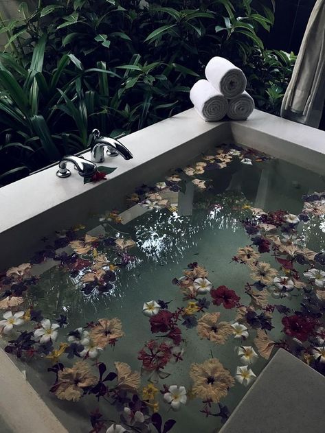 KZBH🌻  For more 📌, follow @Keftzibah 🌻✨Happy Pinning!✨ .  Little Luxe Book: Baros, Maldives with Kuoni Bath House Aesthetic, Flower Bath Aesthetic, Relaxing Bath Aesthetic, Baros Maldives, Aesthetic Bath, Luxurious Bathrooms, Bath Aesthetic, Dream Bath, Floral Bath