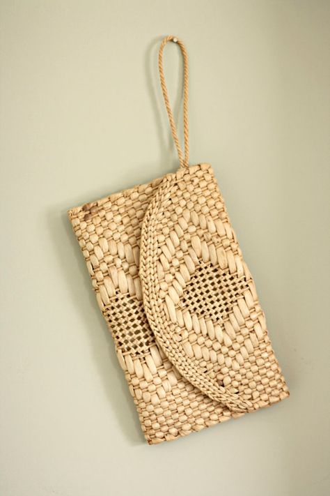 . Straw Shoes, Straw Accessories, Woven Clutch, Straw Purse, Bamboo Bag, Straw Clutch, Wicker Bags, Rattan Bag, Vintage Clutch