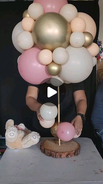 How To Make Teddy Bear Centerpieces, We Can Bearly Wait Centerpiece Ideas, Teddy Bear Centerpieces Boys, Bear Balloon Centerpiece, Teddy Bear Balloon Centerpiece, Teddy Bear Baby Shower Centerpieces, Bear Centerpiece Ideas, Teddy Bear Baby Shower Ideas, Teddy Bear Baby Shower Centerpiece