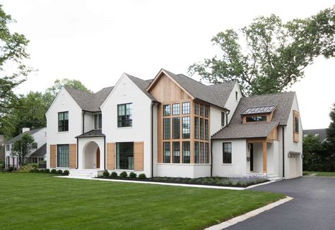 This "Spanifornia" style home is a collaboration between Michael Robert Construction and Ellie Mroz Design, located in Westfield, New Jersey. New Home Exterior, Transitional Exterior, New Home Build, Casas The Sims 4, Build Inspiration, Modern Farmhouse Exterior, Future House Ideas, Casa Exterior, Up House