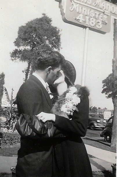 Showing some love. With that corsage, I wonder if they just got married ! Old Fashioned Love, 1940's Fashion, Vintage Kiss, Vintage Couples, 1940s Style, Wedding Chapel, Vintage Romance, Newly Married, Love Kiss