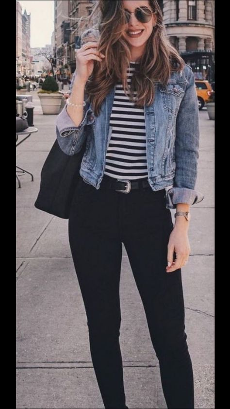 está historia se trata de Jay Halstead y Kim Burgess . en esta histo… #romance # Romance # amreading # books # wattpad Denim Jacket Outfit, Western Wear Outfits, Nyc Street Style, Ideas Vintage, Outfit Jeans, Instagram Outfits, Work Jackets, Inspired Outfits, Super Ideas