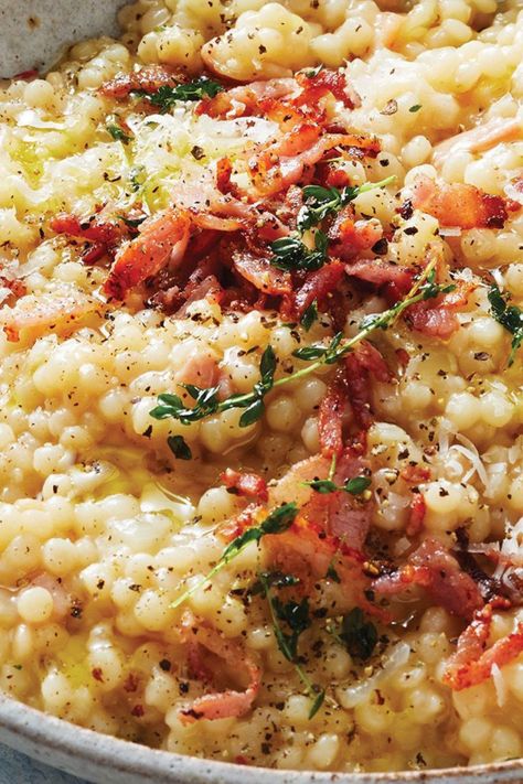 If you're looking for a deliciously easy dinner that's ready in 30, this couscous carbonara risotto is what you've been dreaming about. The silky morsels of pearl couscous absorb all the flavour of the bacon, stock and thyme. Served with crispy bacon rashers and shredded parmesan, a big bowl of this is the perfect way to wind down after a long day. Parmesan Pearl Couscous Recipes, Pearl Couscous Recipes Dinner, Pearl Couscous Meals, Pearl Couscous Recipes With Shrimp, Cheesy Pearl Couscous, Pearl Couscous Recipes, Pearl Couscous, Dinner For 2, Couscous Recipes