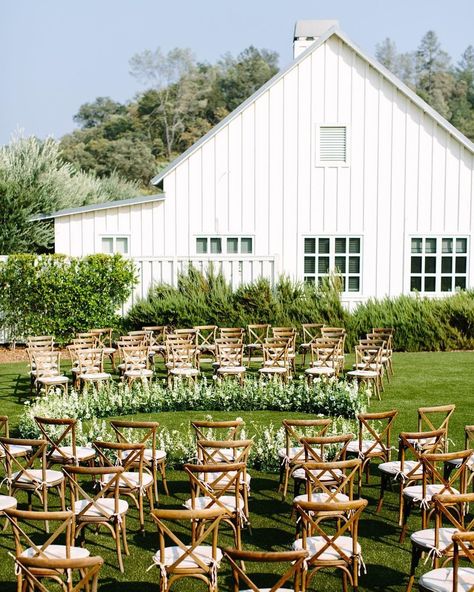 Semi Circle Wedding Ceremony, Circle Wedding Seating, Circle Wedding Ceremony, Wedding Ceremony Layout, Ceremony Layout, Wedding Cermony, Wedding Ceremony Seating, White Wedding Ceremony, Rustic Wedding Seating