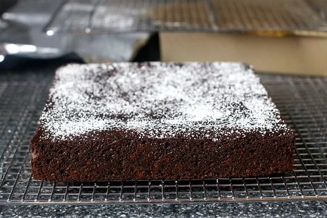 Molasses Gingerbread, Bbq Beef Short Ribs, Snacking Cake, Korean Bbq Beef, Molasses Recipes, Gingerbread Cake Recipe, Ginger Cake, Torte Cupcake, Bread Snacks