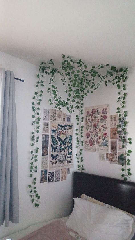 Hanging Ivy Bedroom Ceiling, Room Ideas Aesthetic Butterflies, Butterflies Decorations Bedroom, Leaf Hanging Wall Decor, Vines Placement Ideas, Things To Do With Fake Vines, Leaf Room Decor Ideas, Aesthetic Flower Room Decor, Hanging Fake Vines Bedroom