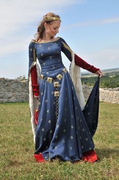 Scottish Historical Dresses for Women | Medieval Gotic Blue Dress Historical Costume FOR Reenactment | eBay Medieval Clothing, Medieval Dress, Medieval Tunic, Medieval Gown, Medieval Garb, Medieval Clothes, Medieval Costume, Medieval Fashion, Fantasy Dress