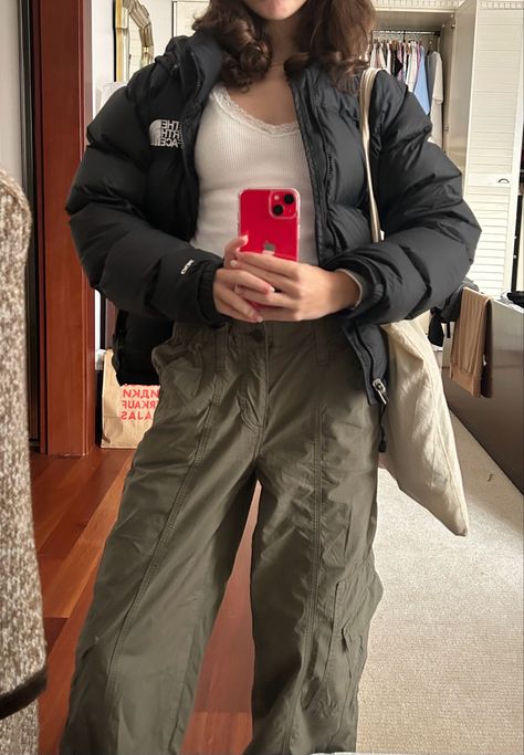 Urban Outfitters Cargo Pants Outfit, Urban Outfitters Cargo, Dope Fits, 2024 Outfits, Casual College Outfits, Cargo Pants Outfit, Fits Inspo, Style Savvy, Cargo Pant