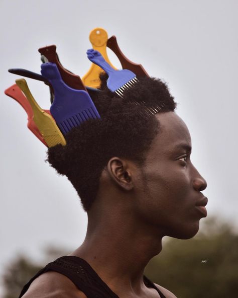 African Hair Salon, Afro Comb, Creative Fashion Photography, Vintage Black Glamour, African Hair, Black Photography, Afrocentric Art, Fashion Photography Inspiration, Photoshoot Concept