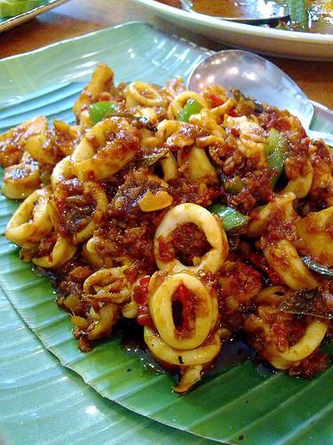 Malaysian Fish Curry, Malaysian Recipes Street Food, Malaysian Curry Vegetarian, Food Malaysia Aesthetic, Chinese Cuisine Recipes, Malaysian Kapitan Chicken Curry, Nyonya Food, Calamari Recipes, Black Bean Sauce