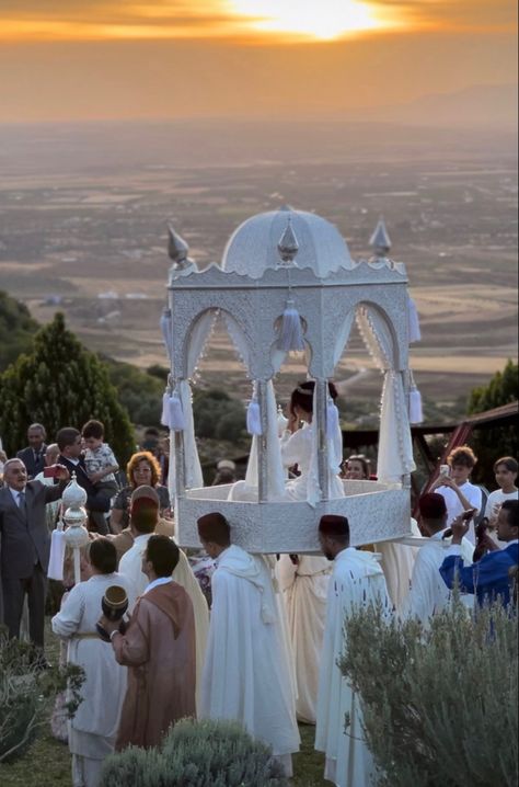 Moroccan Jewish Wedding, Wedding In Morocco, Moroccan Nikkah, Arab Wedding Traditions, Moroccan Wedding Aesthetic, Moroccan Wedding Decor, Moroccan Weddings, Traditional Moroccan Wedding, Moroccan Wedding Theme