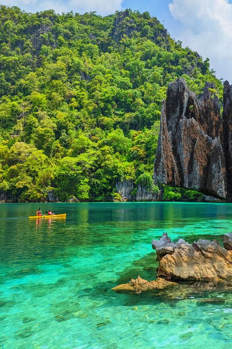 Known around the world for its stunning beauty, Twin Lagoon in Coron, Palawan, Philippines, didn't dissapoint us on our visit. It was truly amazing. Coron Palawan Twin Lagoon, Twin Lagoon Philippines, Palawan Pictures, Philippine Coron, Port Barton Palawan, Coron Palawan Photography, Palawan Tourist Spot, Tourist Spots In The Philippines, Philippines Places