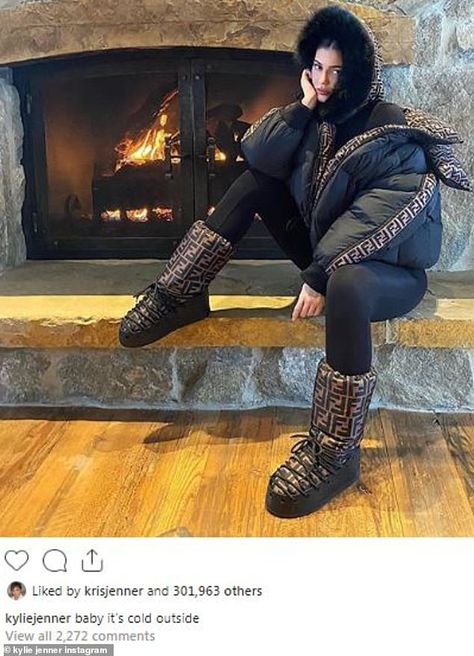 To keep her warm: Kylie Jenner has a Fendi down jacket, which sells online for $2,890 but ... Kylie Jenner Body, Fendi Jacket, Looks Kylie Jenner, Robert Kardashian, Ski Outfit, Kylie Jenner Outfits, The Simple Life, Kylie Kristen Jenner, Snow Outfit