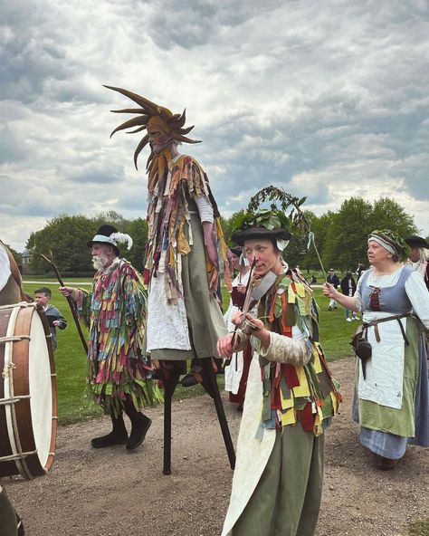 English Traditions, British Dress, English Folklore, Mummers Parade, Fantasy History, British Folklore, English Culture, Morris Dancers, Crown Making