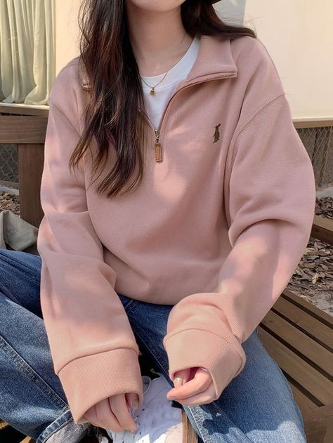 korean outfit style Korean Long Sleeves Outfit, Winter College Fits, Comfy College Outfit Winter, Everyday College Outfits Winter, Jeans And Sweatshirt Outfit, Winter Outfits For College, Winter College Outfits, College Outfits Winter, Street Outfits