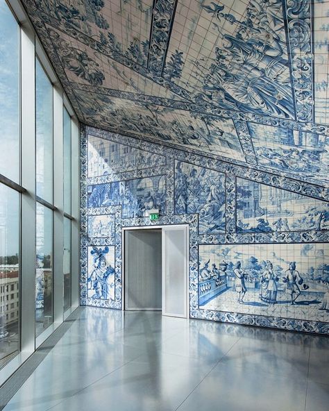 Oma Architecture, Martin Fierro, Blue And White Tiles, Architecture Cool, Art Thoughts, Rem Koolhaas, Portuguese Tiles, Empty Room, Open Door