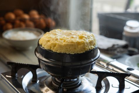 It almost looks like an egg pudding that is about to explode, doesn’t it? This fun Korean egg side dish is one of the “experimental” dishes of Korean cuisine. In other words, people like to make this unique Korean side dish not only for the delicious eggy taste, but also because it’s like doing a science experiment to see the result -- without the mess. The moment you open the lid of your sto... Korean Steamed Eggs, Korean Steamed Egg, Korean Egg, Leftover Rice Recipes, Korean Side Dishes, Steamed Eggs, Egg Dish, Chicken Stock, Side Dishes Easy