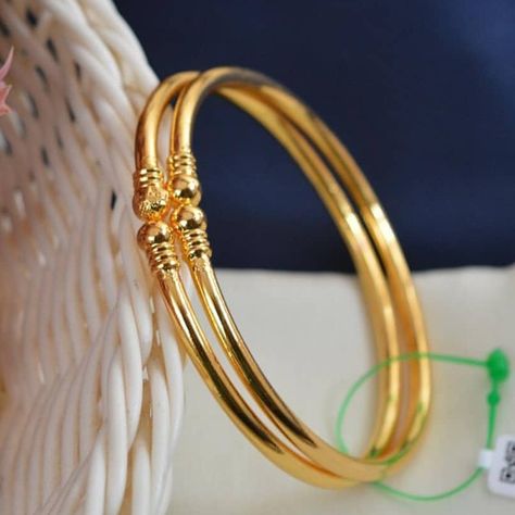 Bangles Plain Kada Bangles, Single Bangles Jewelry Designs, Kada Bangles Gold Design For Women, Simple Bangle Designs Gold, Stylish Gold Bangles, Dailywear Bangles Gold, Daily Use Gold Bangles Indian, Gold Bangles Design Daily Wear Latest, Bangles Jewelry Designs Gold