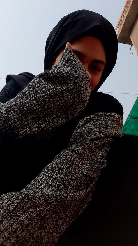 Kashmiri Girls Snaps, Hasbi Allah Wa Nimal Wakeel Dua, Girls Snaps, Girl Snaps, Hijab Dp, Butterfly Sketch, Bff Hands Aesthetic, Couple Hands, Couple Pics For Dp