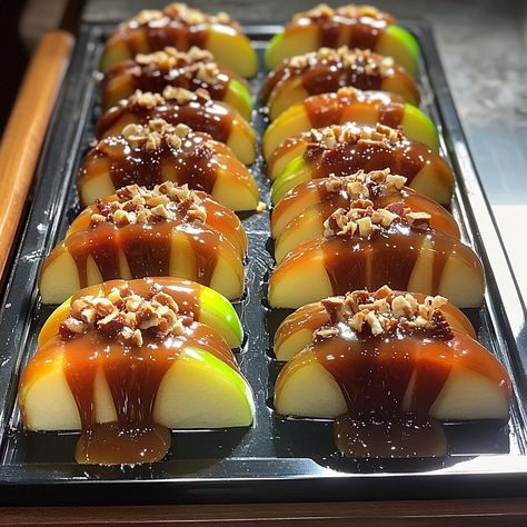 Pan Caramel Apples Caramel Apple Cups, Caramel Apples Sheet Pan, Carmel Apples Sliced, Caramel Apple Pan, Toffee Caramel Apple Bites, Sliced Caramel Apples, Apple Slices With Caramel, Caramel Filled Apple Slices, Caramel Apple Sauce