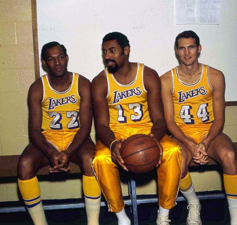 Elgin Baylor, Wilt Chamberlain, and Jerry West, 1970 #Lakers #TheStilt #TheLogo Showtime Lakers, Baylor Basketball, Elgin Baylor, Wilt Chamberlain, Basketball Tricks, Jerry West, Lakers Basketball, Basketball Photography, Nba Legends