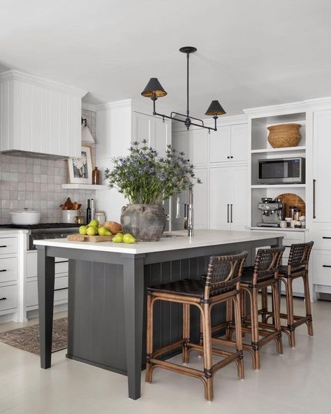 Great Kitchens!️️️ Every day! (@kitchen_posts_daily) • Instagram photos and videos Great Kitchens, Plain English Kitchen, Kitchen Beautiful, Lovely Kitchen, Black Kitchen Island, Minimal Kitchen, Farmhouse Kitchen Cabinets, Black Kitchen Cabinets, Modern Cottage