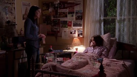 Rory Gilmore Bedroom, Rory Room, Gilmore Girls House, Movie Bedroom, Sister Bedroom, Stephanie Tanner, Joey Potter, Drake And Josh, Film Crew