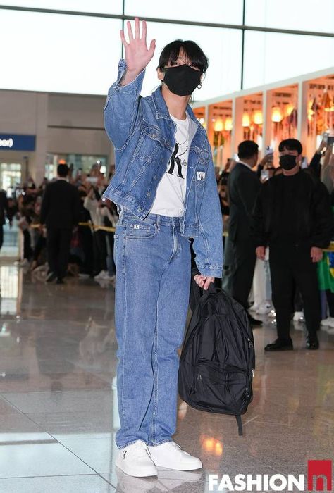 Jungkook Stage Outfit, Jungkook Fits, Jungkook Airport Fashion, Bangtan Outfits, Jungkook Outfits, Jungkook Airport, Jungkook Fashion, Jungkook Style, Ootd Jeans