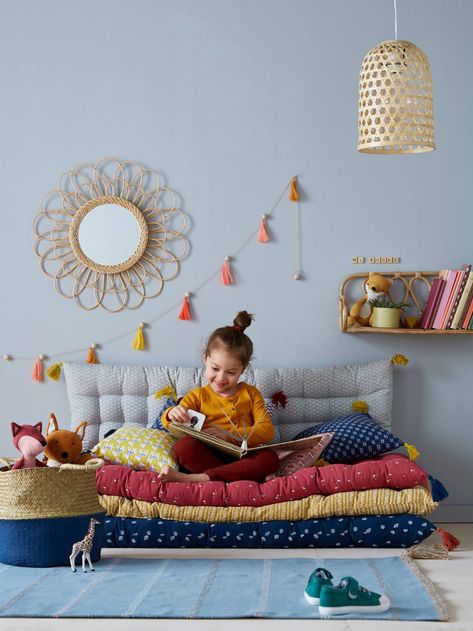 Reading Nook Closet, Kids Floor Cushions, Reading Corner Kids, Floor Futon, Cortinas Boho, Reading Nook Kids, Studio Diy, Kid Closet, Toddler Bedrooms