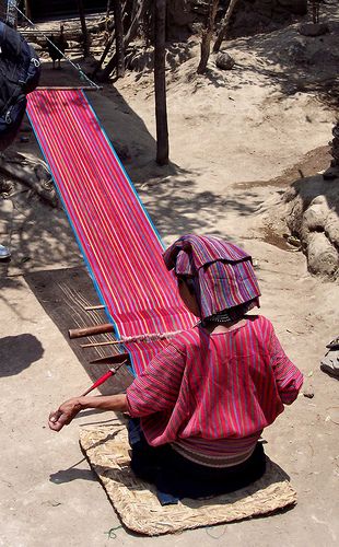 Chichicastenango, Semuc Champey, فن النسيج, Guatemalan Textiles, Mayan Culture, Backstrap Loom, Woman Weaving, People Of The World, Chichen Itza