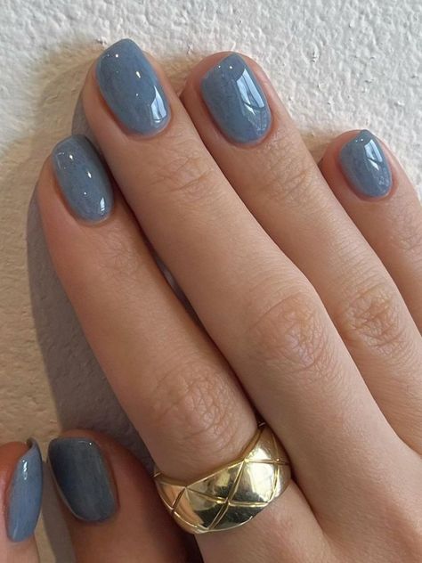 bluish gray short nails Neutral Sns Nails Short, Short Simple Nails One Color, Grey Blue Gel Nails, Dusty Blue Pedicure, Winter Colored Nails, Winter Nails Grey Blue, Gel Nail Polish Natural Nails, Blue Gray Gel Nails, Neutral Nails Multi Color