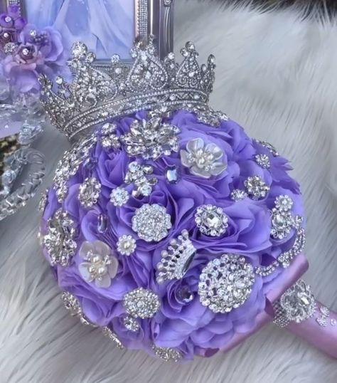 Lavender Quinceanera Hair, Voilet Quince Dress, Lilac Bouquet Quinceanera, Light Purple Quinceanera Crown, Quinceanera Tiaras Purple, Purple Quinceanera Damas, Light Purple Quince Crown, Purple Quinceanera Flowers, Purple Charro Quinceanera Theme